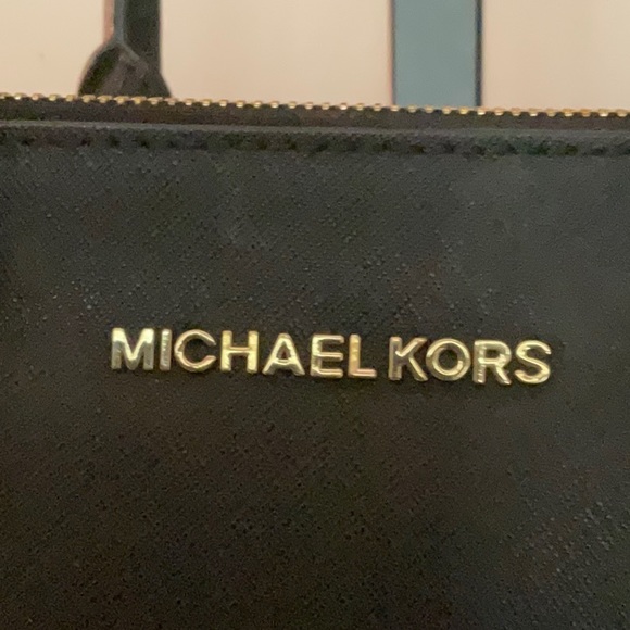 Michael Kors Black Sheila Medium Faux Saffianon Leather Satchel - Picture 3 of 13